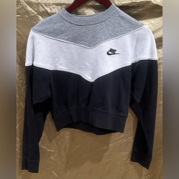 Nike crop sweatshirt - Picture 1 of 3